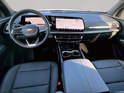 New 2026 Chevrolet Traverse LT w/ Driver Confidence Package AWD/4WD image 10