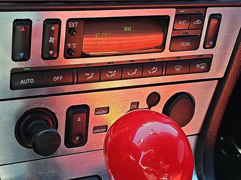 Used 2003 Ford Thunderbird image 18