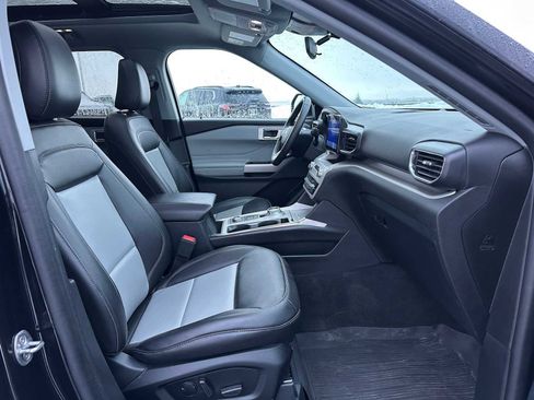 Used 2024 Ford Explorer XLT w/ Equipment Group 202A image 10