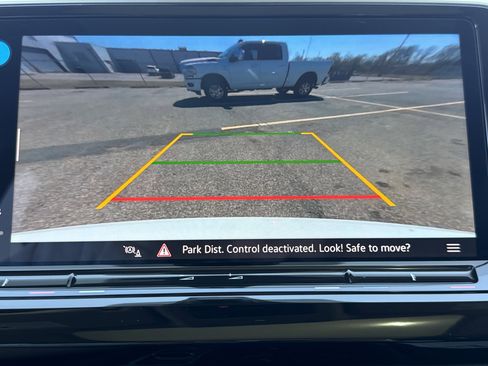 Used 2025 Volkswagen Atlas SE image 13