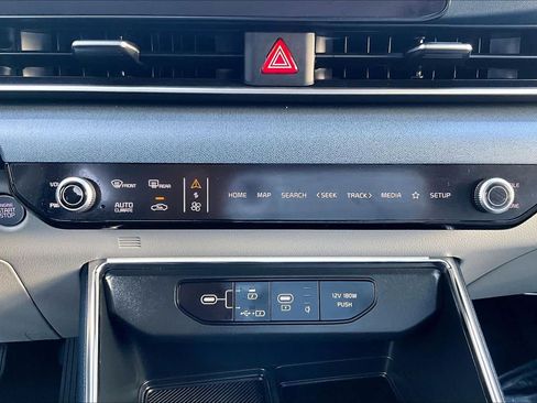 Used 2026 Kia Carnival EX FWD image 32