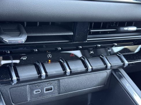 New 2026 GMC Canyon Elevation w/ LPO, Black Badging Package RWD image 16
