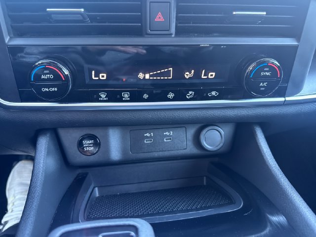 Used 2025 Nissan Rogue SV FWD image 24