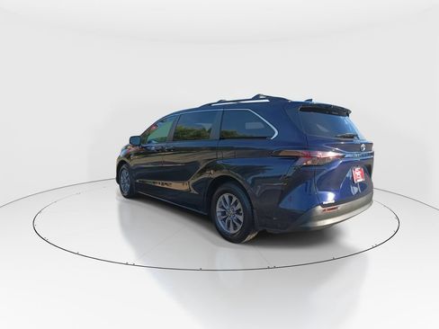 Used 2024 Toyota Sienna LE FWD image 6