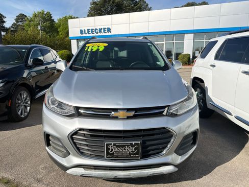 Used 2017 Chevrolet Trax LT w/ LT Convenience Package AWD/4WD image 5