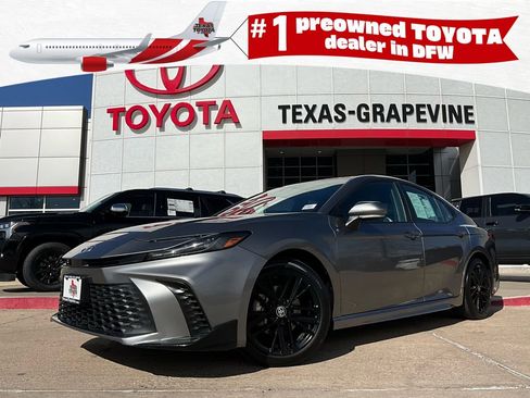 Used 2025 Toyota Camry SE image 1