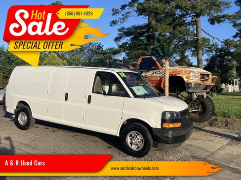 Used 2018 Chevrolet Express 2500 Extended RWD image 1