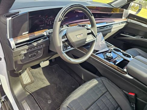 New 2026 Cadillac Escalade ESV Platinum Sport AWD/4WD image 22