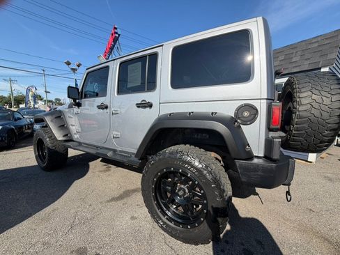 Used 2015 Jeep Wrangler Unlimited Rubicon w/ Connectivity Group AWD/4WD image 5