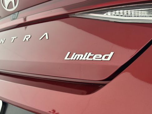 Used 2024 Hyundai Elantra Limited FWD image 40