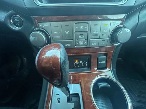 Used 2013 Toyota Highlander Limited image 27