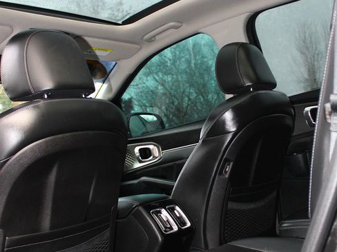 Used 2023 Kia Sorento SX image 18