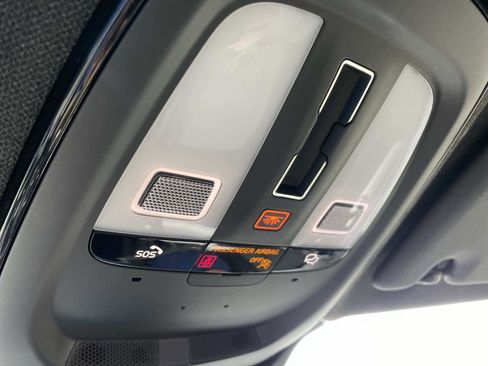 Used 2024 Volvo XC40 B5 Core image 20