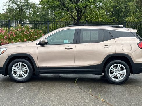 Used 2019 GMC Terrain SLE w/ Driver Convenience Package FWD image 7