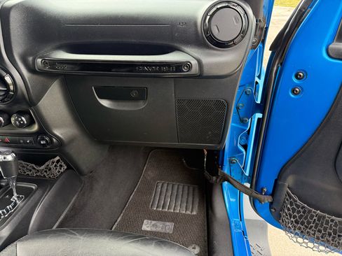 Used 2014 Jeep Wrangler Unlimited Sahara w/ Dual Top Group image 29