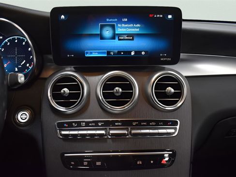 Used 2022 Mercedes-Benz GLC 300 4MATIC image 22