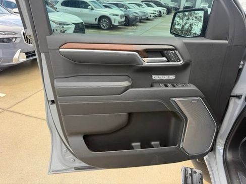 Used 2025 GMC Sierra 1500 Denali w/ Denali Reserve Package AWD/4WD image 11