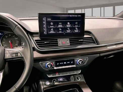 Used 2023 Audi Q5 2.0T Premium w/ Convenience Package AWD/4WD image 10