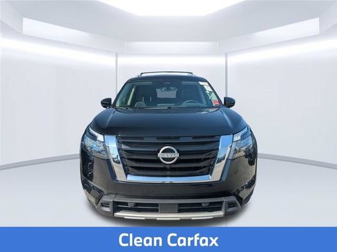 Used 2025 Nissan Pathfinder Platinum FWD image 5