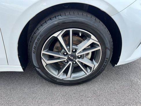 Used 2023 Kia Forte LXS FWD image 7