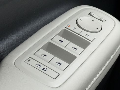 Used 2024 Hyundai Santa Fe SEL FWD image 18