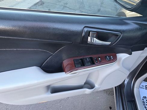 Used 2014 Toyota Camry XLE w/ Leather Package image 17