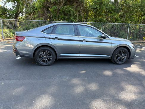 Used 2024 Volkswagen Jetta SE w/ Panoramic Sunroof Package image 15
