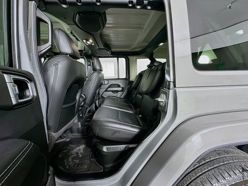 Used 2022 Jeep Wrangler Unlimited Sahara w/ Cold Weather Group AWD/4WD image 26