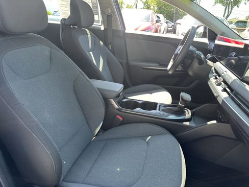 Used 2025 Kia K4 LXS image 7