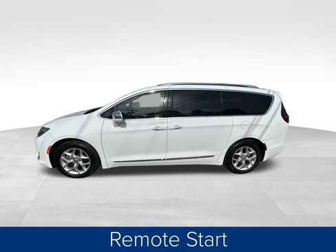 Used 2020 Chrysler Pacifica Limited image 12