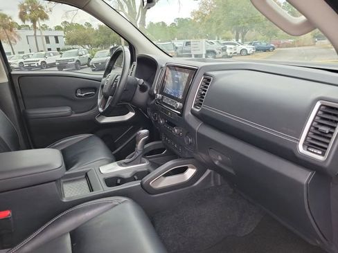 Used 2023 Nissan Frontier SV w/ SV Premium Package image 32