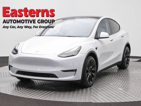 Used 2022 Tesla Model Y Long Range AWD/4WD image 1