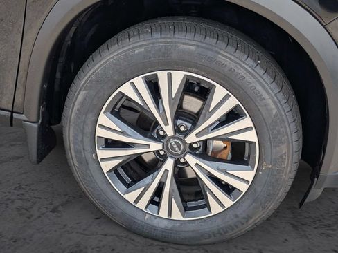 Used 2023 Nissan Rogue SV w/ SV Premium B Package FWD image 7