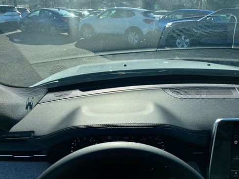 Used 2025 Jeep Compass Latitude image 34