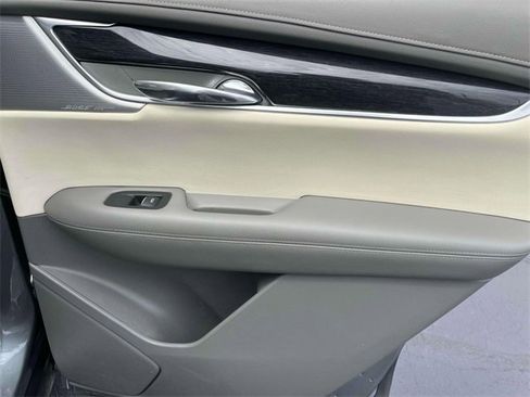 Used 2023 Cadillac XT6 Premium Luxury image 21