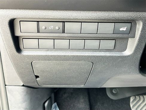 New 2025 Mitsubishi Outlander SE image 9