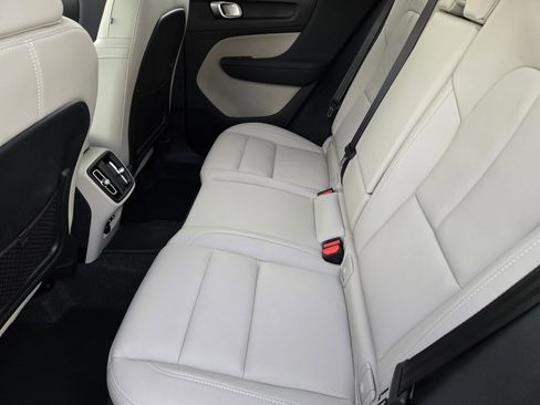 Used 2025 Volvo XC40 B5 Plus w/ Protection Package Premier image 34