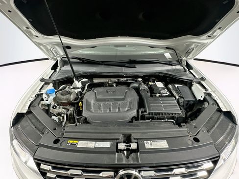Used 2018 Volkswagen Tiguan SE w/ Panoramic Sunroof Package AWD/4WD image 32