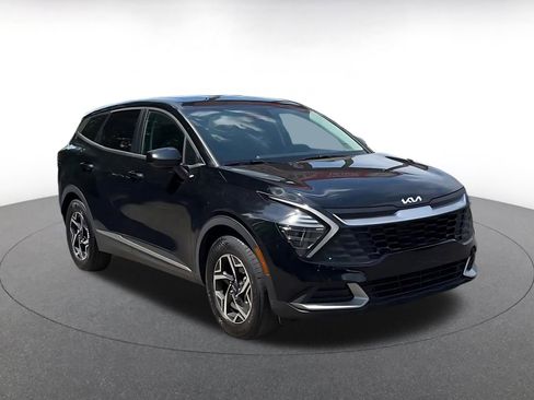Used 2025 Kia Sportage LX image 3