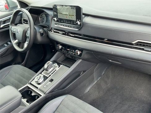 Used 2024 Mitsubishi Outlander SE image 20