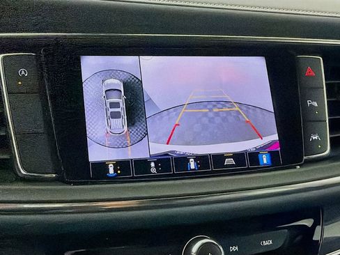 Used 2024 Buick Enclave Premium image 18