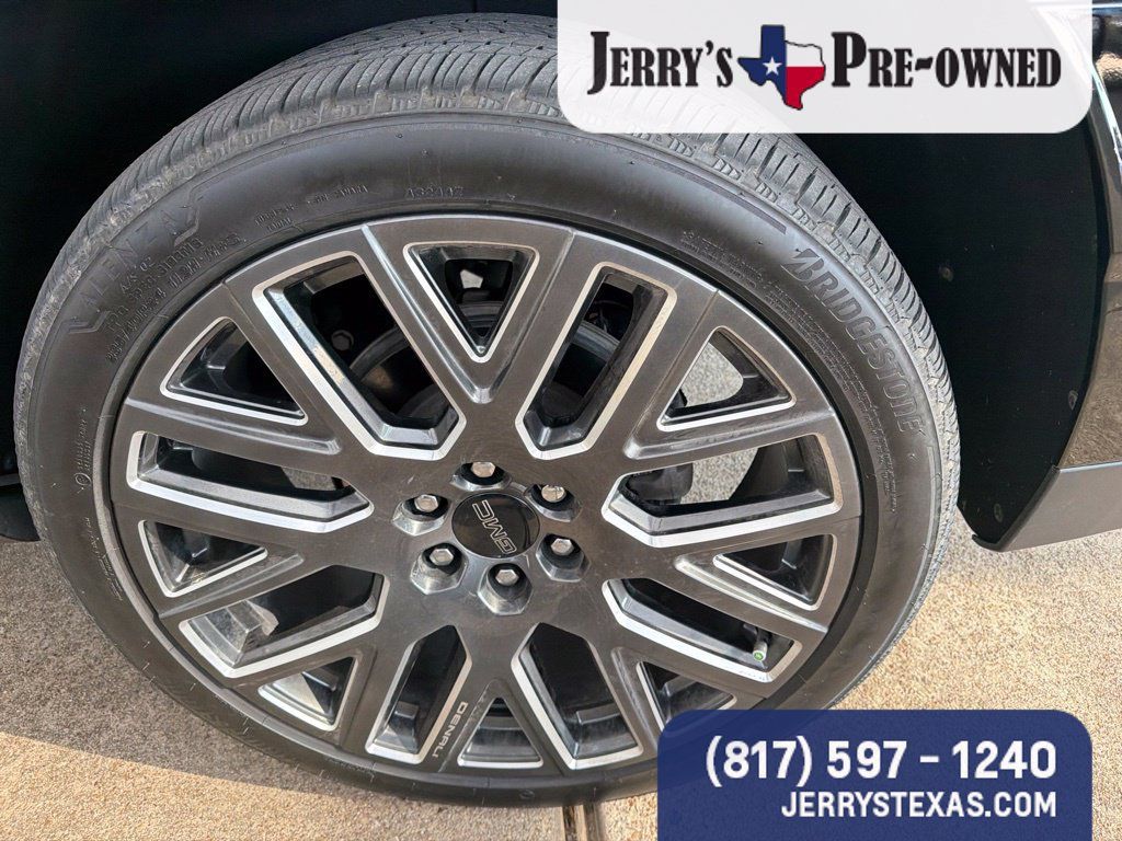 Used 2026 GMC Yukon Denali Ultimate AWD/4WD image 6