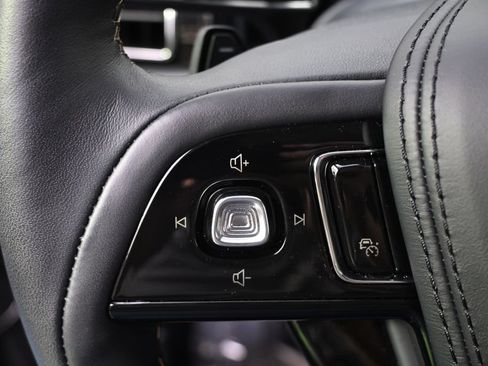 Certified 2025 Lincoln Aviator AWD image 35