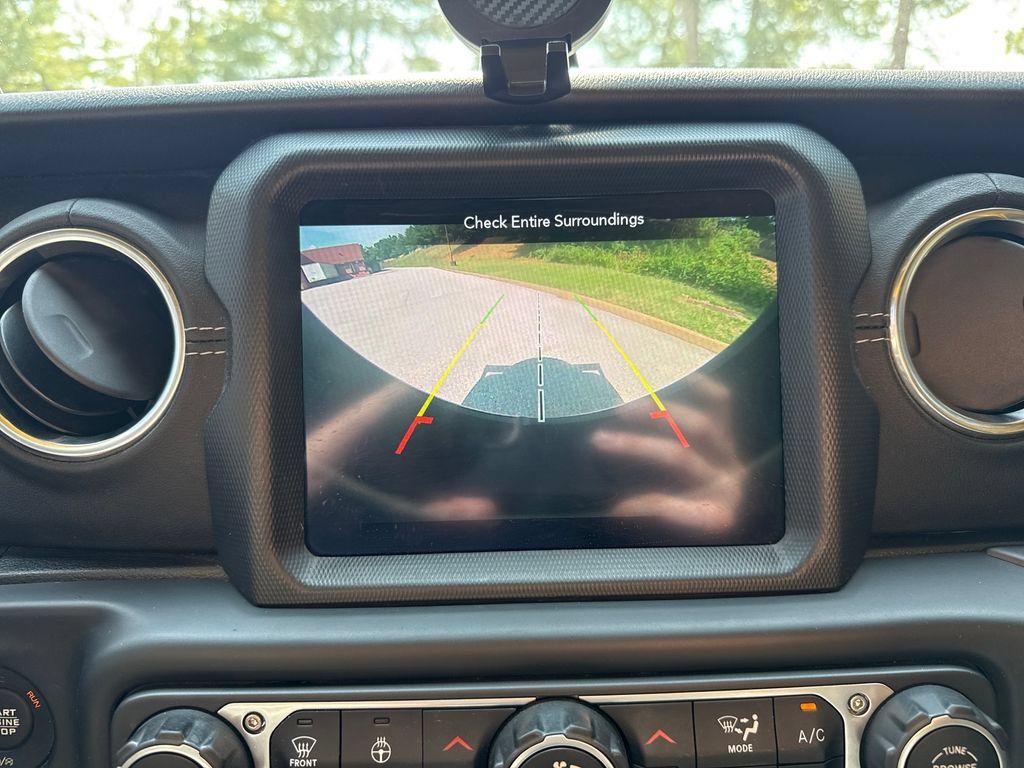 Used 2019 Jeep Wrangler Unlimited Sahara w/ Uconnect 4C Nav & Sound Group AWD/4WD image 21
