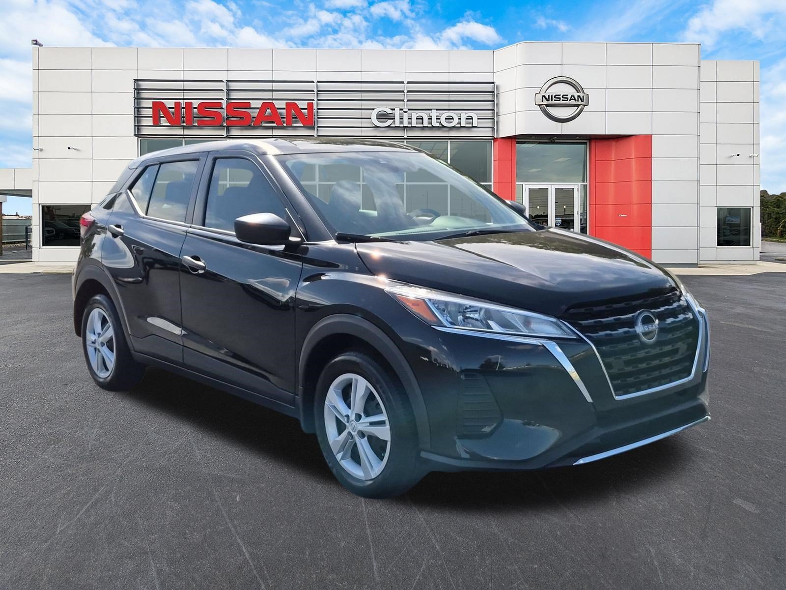Used 2025 Nissan Kicks Play S FWD image 1