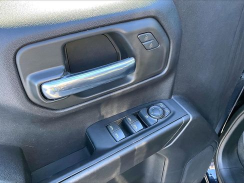 Certified 2023 Chevrolet Silverado 1500 Custom image 19