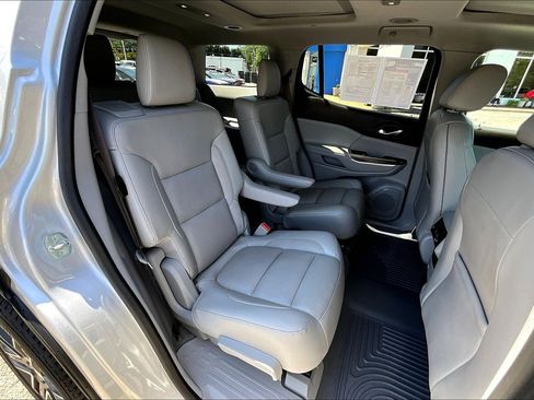 Used 2017 GMC Acadia SLT FWD image 29