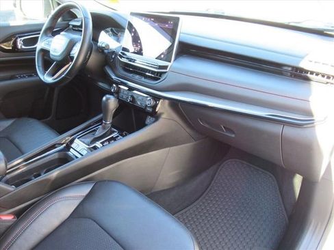 Used 2022 Jeep Compass Trailhawk w/ Trailhawk Convenience Group image 9