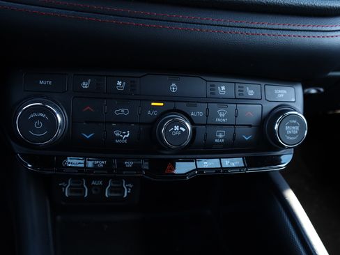 Used 2024 Dodge Durango GT image 7