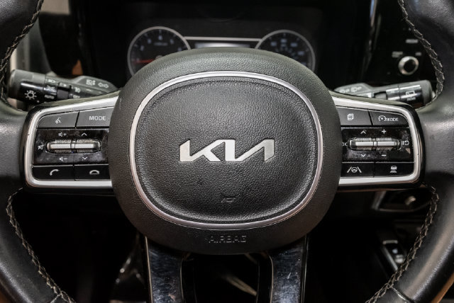 Used 2023 Kia Sorento EX w/ Panoramic Sunroof Package FWD image 13